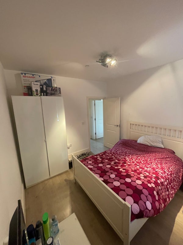Room Lawrence Yard in Greater London