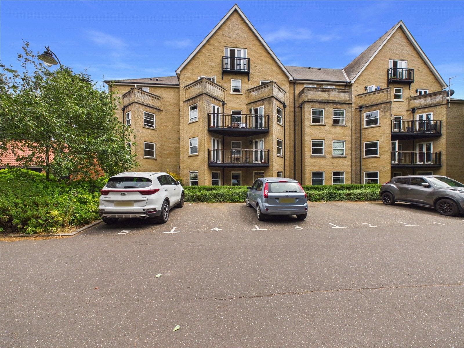 Flat St Anthonys Crescent in Ipswich