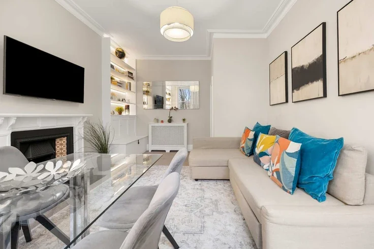 Flat Warwick Road in Greater London