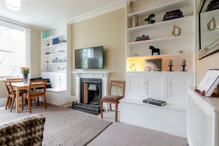 Flat Warwick Road in Greater London