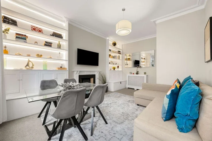 Flat Warwick Road in Greater London