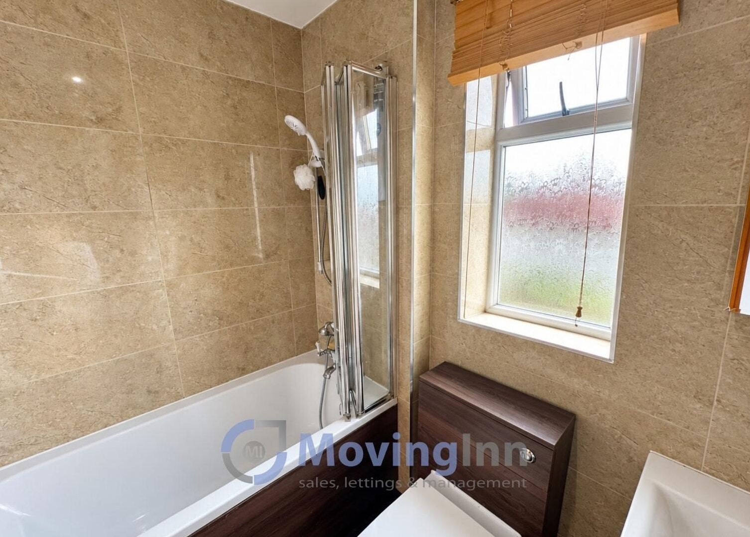 Room Ross Road in Greater London