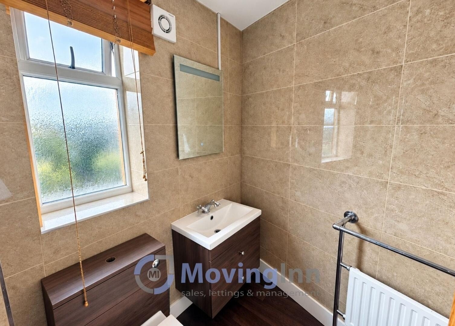 Room Ross Road in Greater London