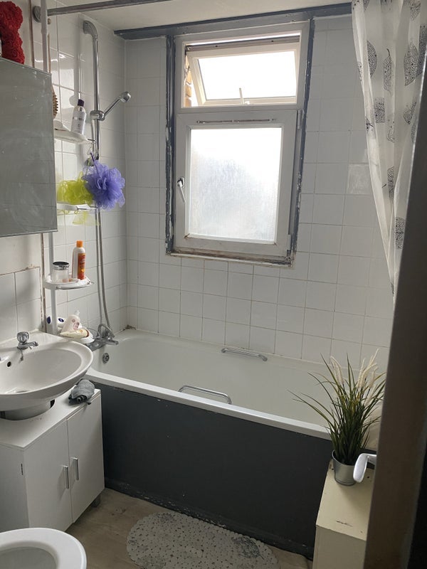 Room Stockwell Park Road in Greater London