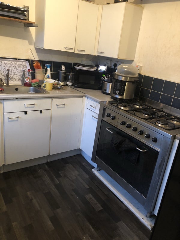 Room Stockwell Park Road in Greater London