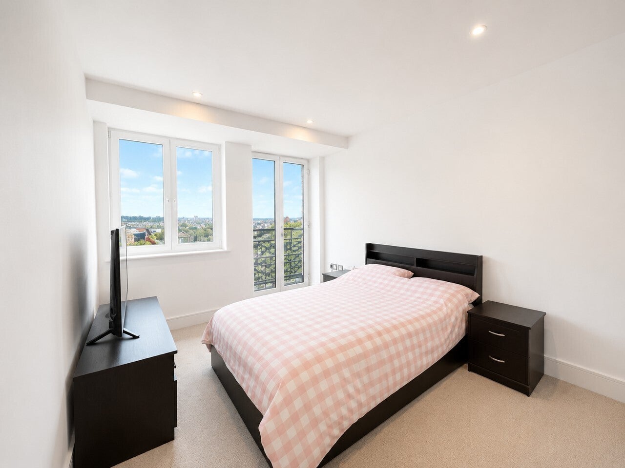 Flat Swanfield Road in Waltham Cross