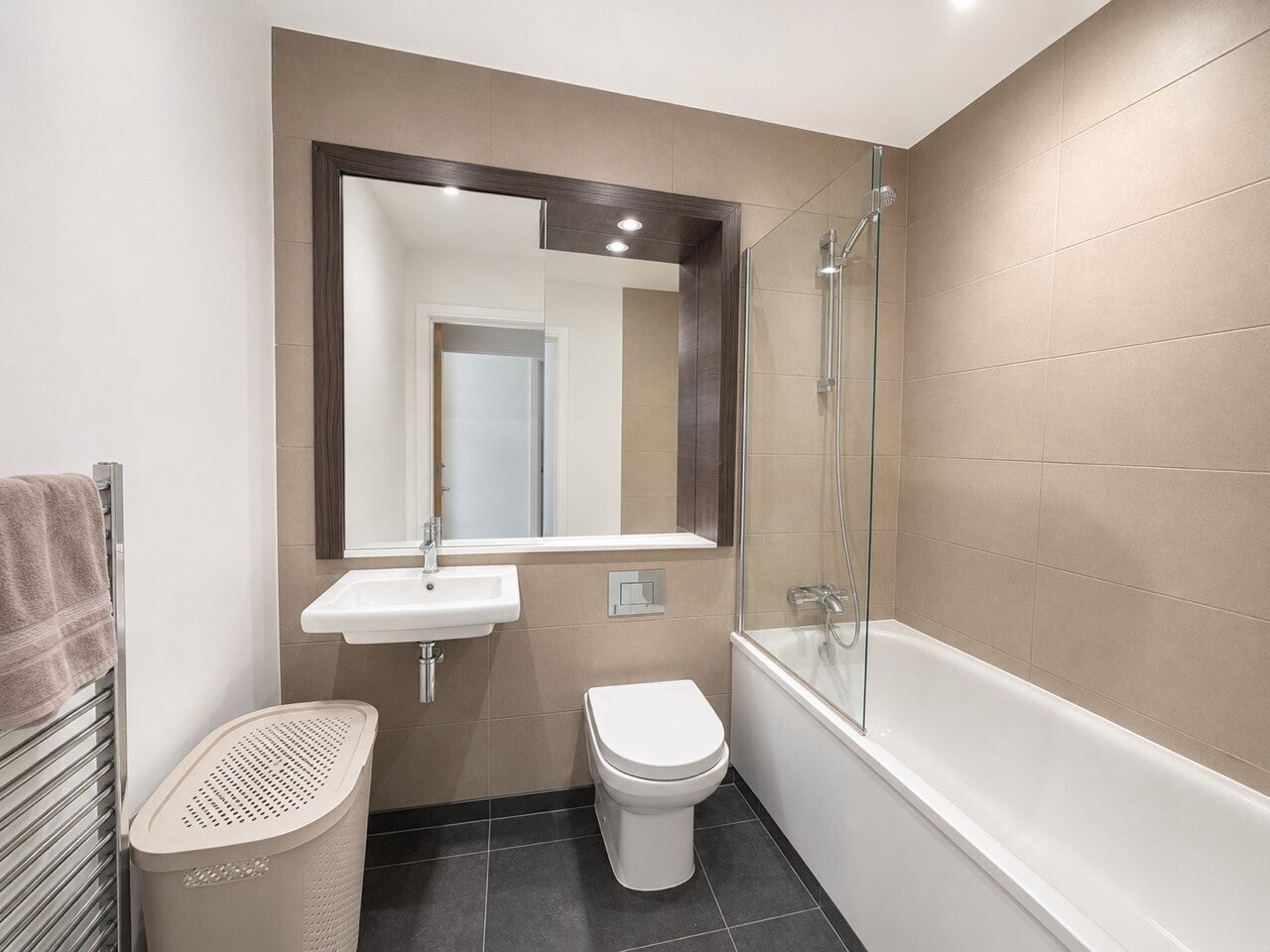 Flat Swanfield Road in Waltham Cross