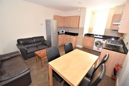 Room Powers Court in Royal Leamington Spa
