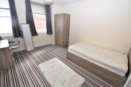 Room Powers Court in Royal Leamington Spa