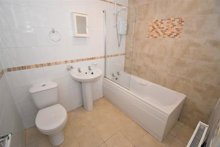 Room Powers Court in Royal Leamington Spa