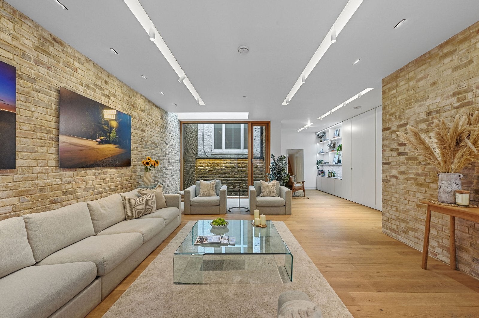 House Nottingham Place in City of Westminster