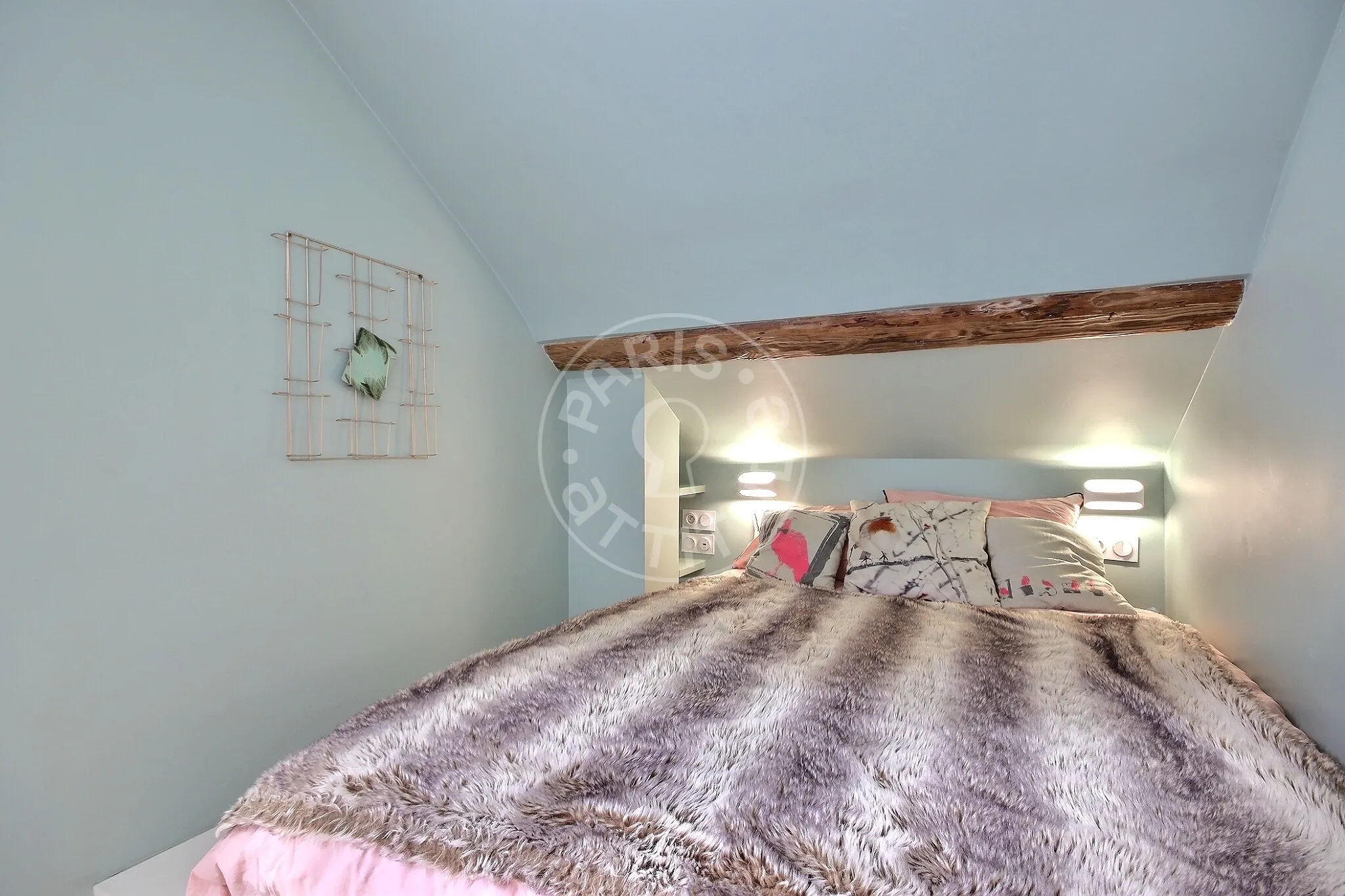 Flat Rue Saint-Lazare in Paris