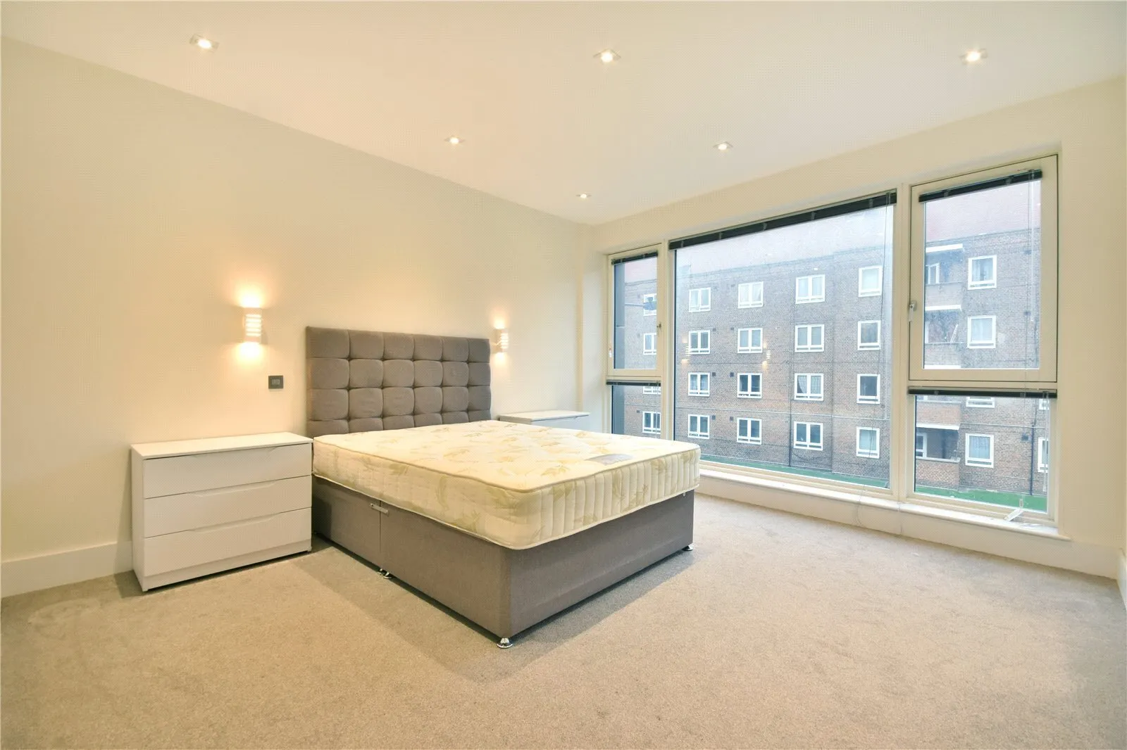 Flat Spelman Street in Greater London