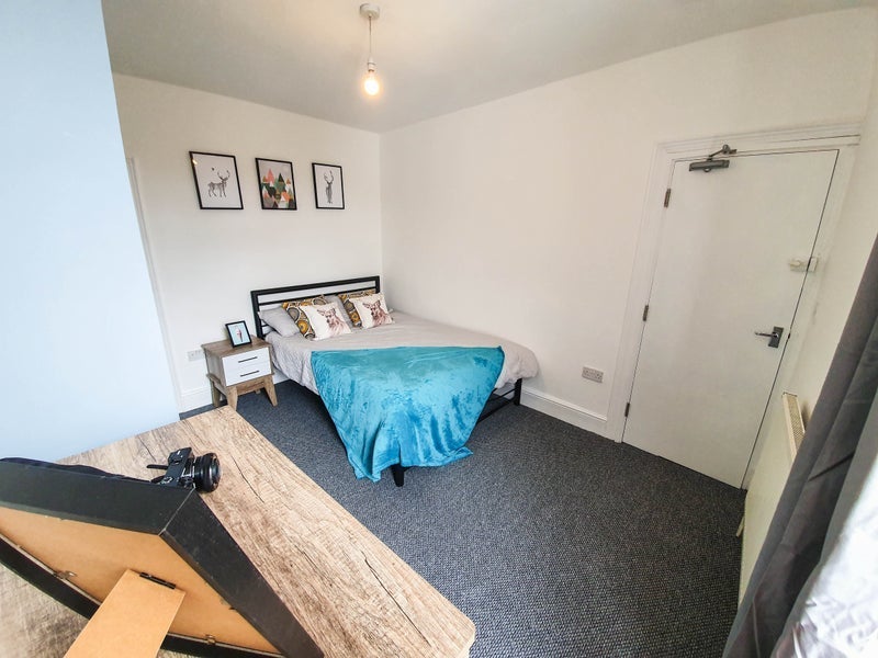 Room Avenue Road in Rugby