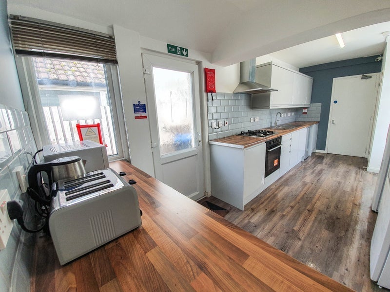 Room Avenue Road in Rugby