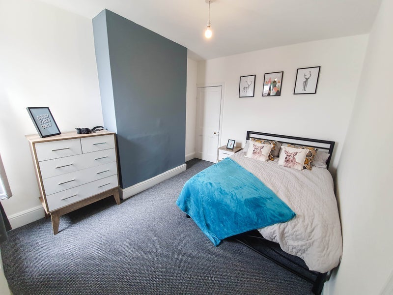Room Avenue Road in Rugby