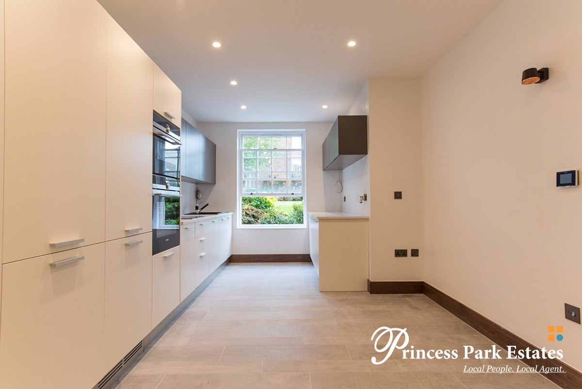 Flat Royal Drive in Greater London