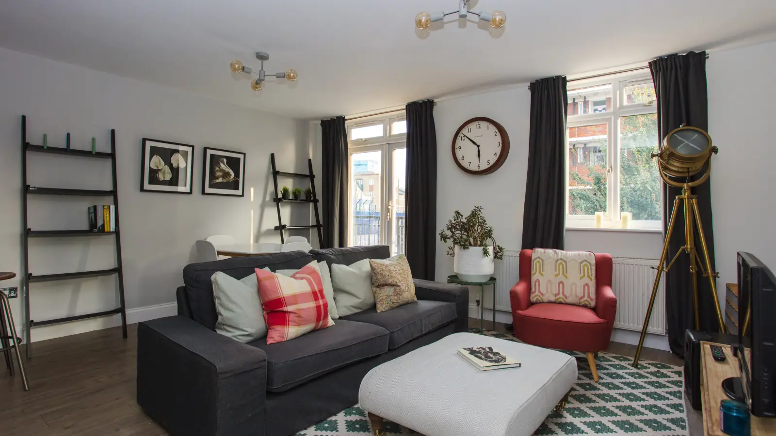 Flat Hemming Street in Greater London
