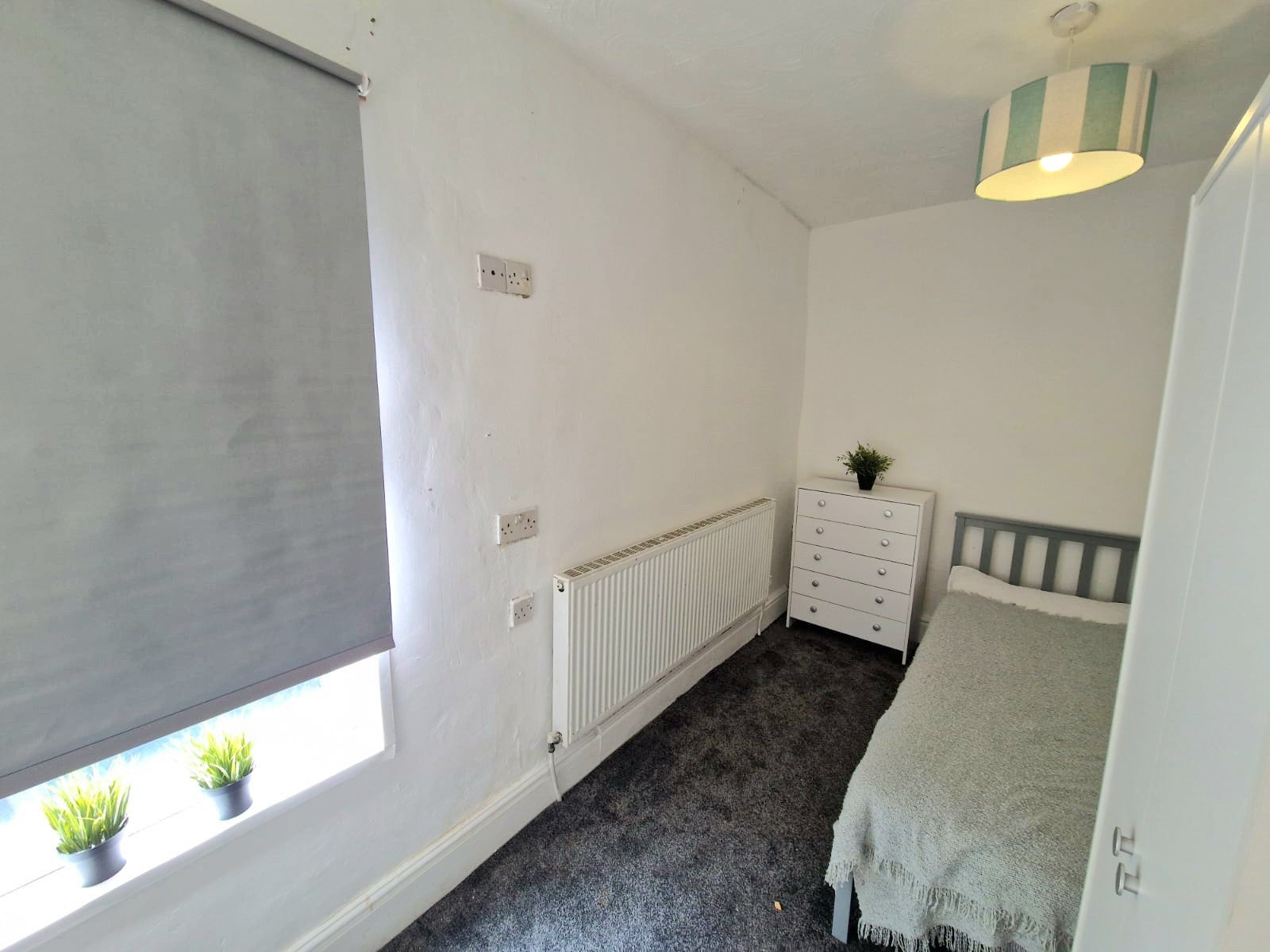 Room Folly Lane in Warrington