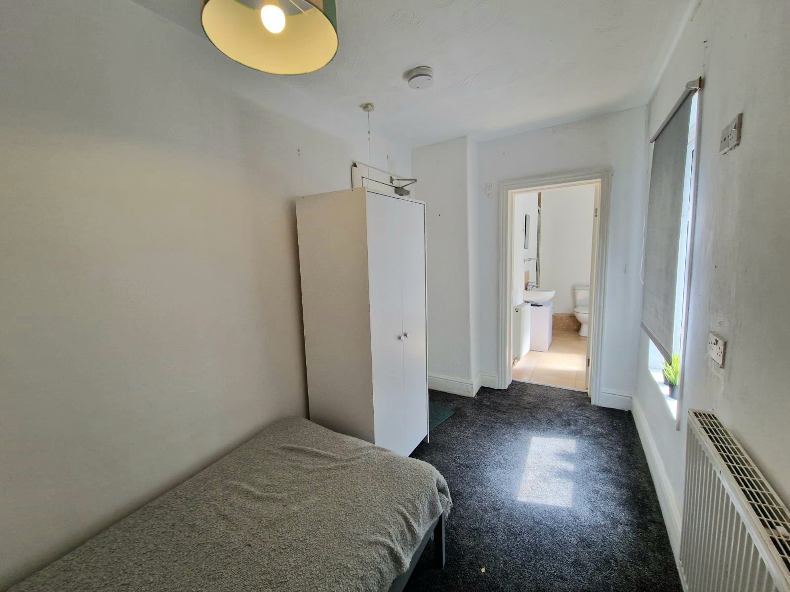 Room Folly Lane in Warrington