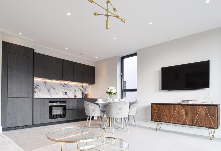 Flat Eastbury Avenue in Three Rivers