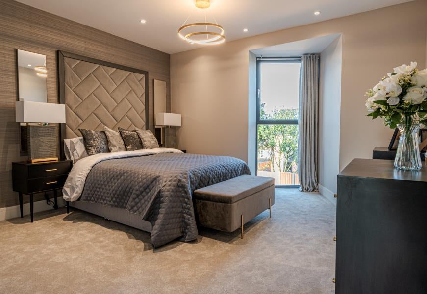 Flat Eastbury Avenue in Three Rivers