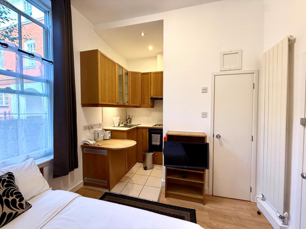 Flat Fulham Palace Road in Greater London