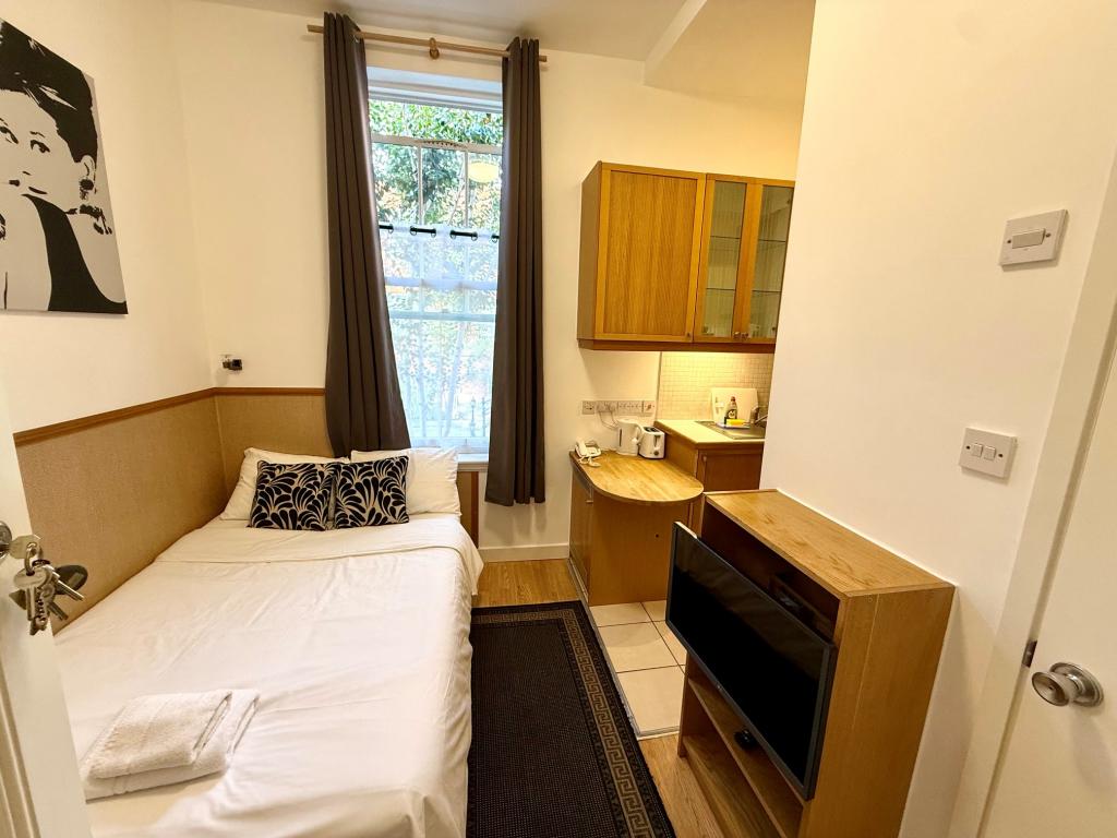 Flat Fulham Palace Road in Greater London