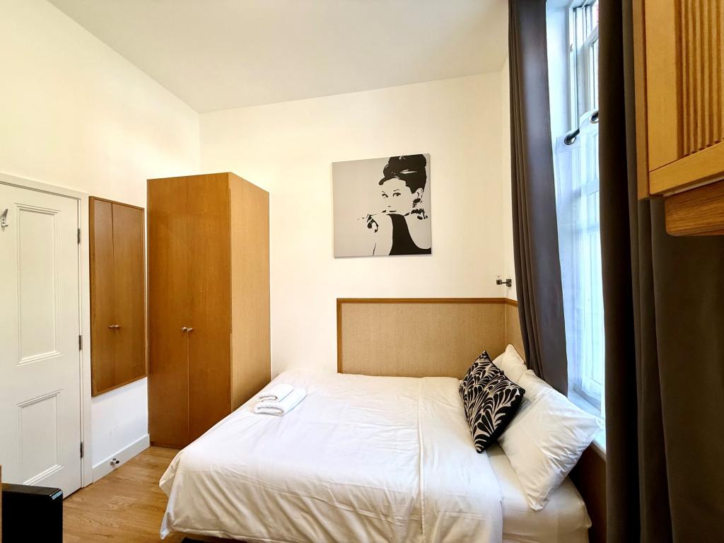 Flat Fulham Palace Road in Greater London
