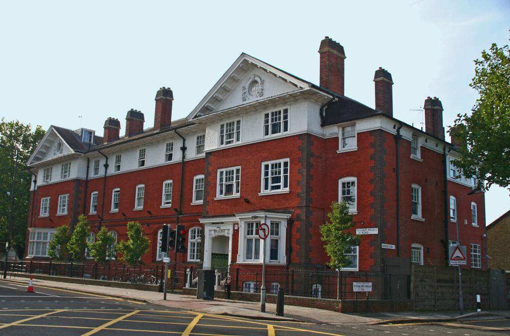 Flat Fulham Palace Road in Greater London