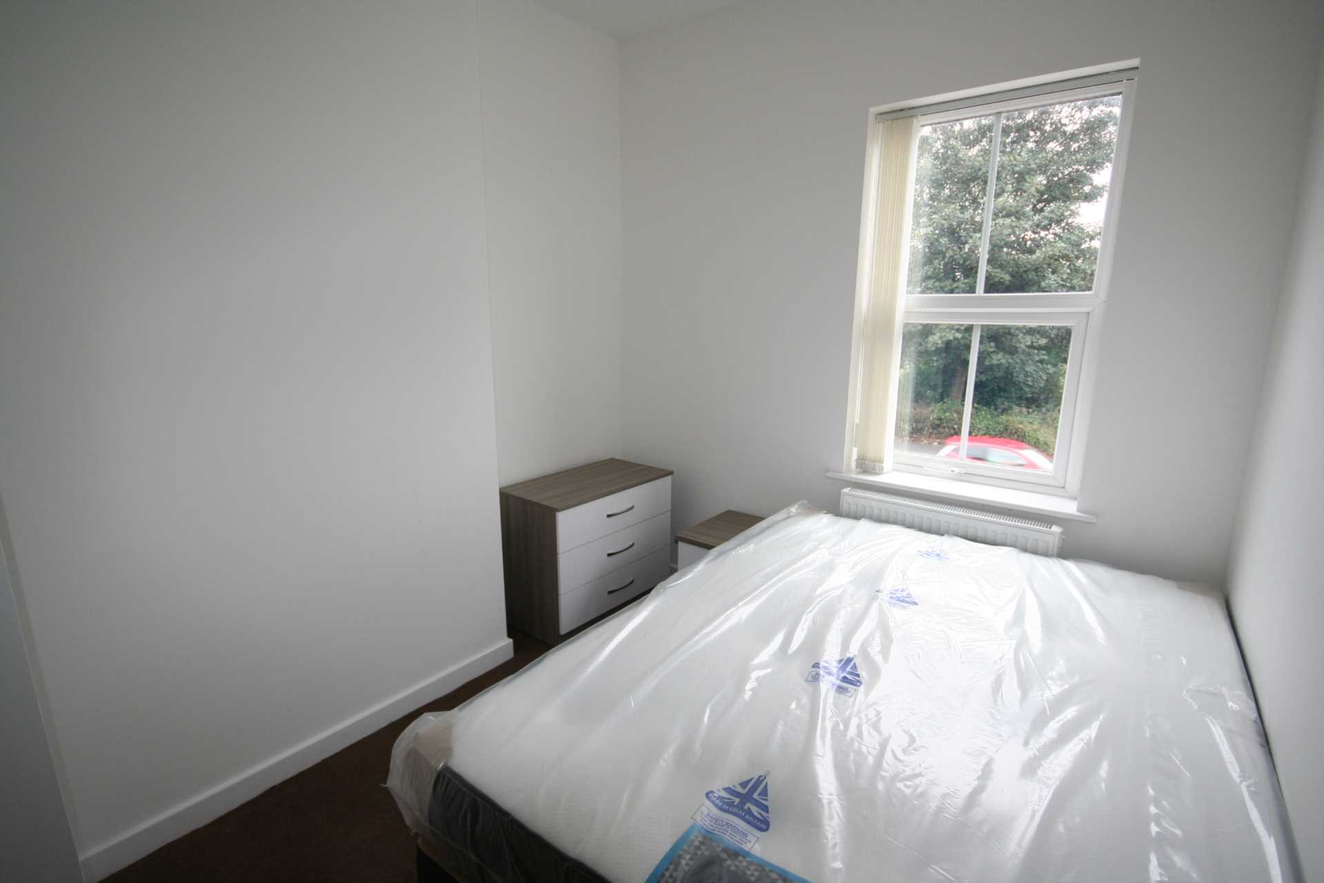 Room Wallis Street in Warrington