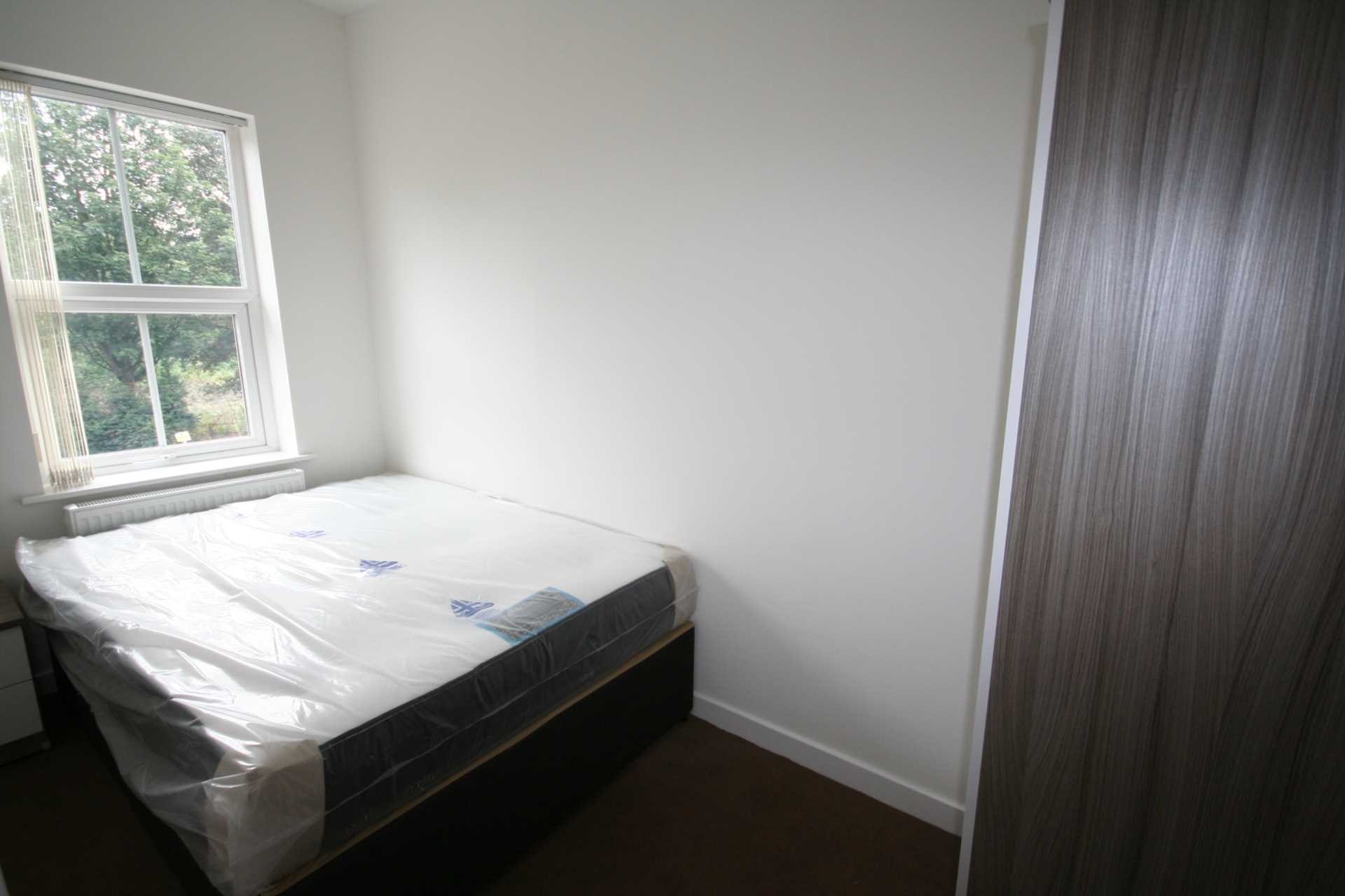 Room Wallis Street in Warrington