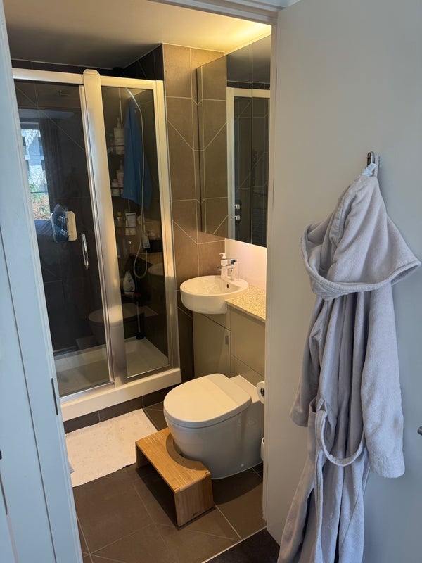 Room Mirabelle Gardens in Greater London