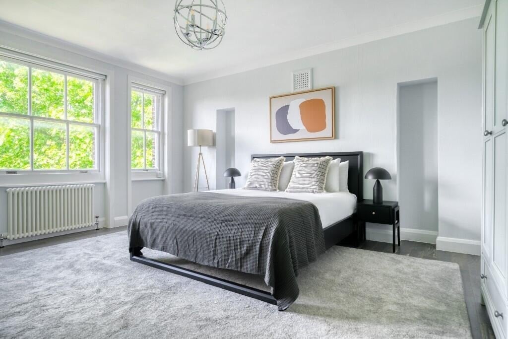 Flat Egerton Place in Greater London