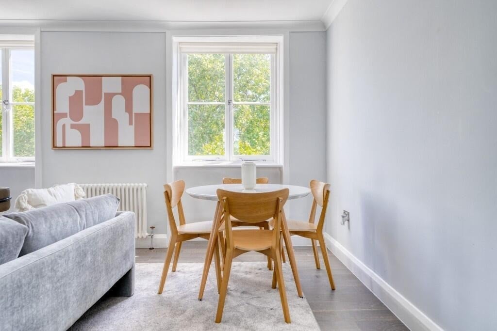 Flat Egerton Place in Greater London