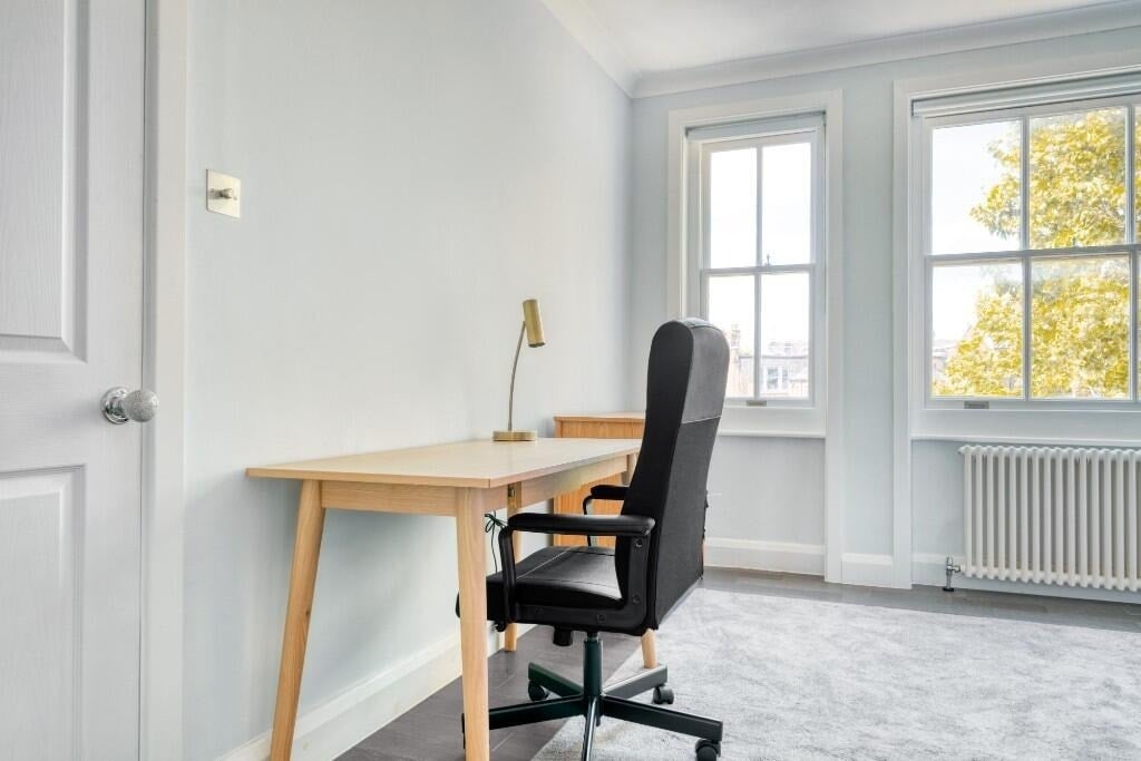 Flat Egerton Place in Greater London