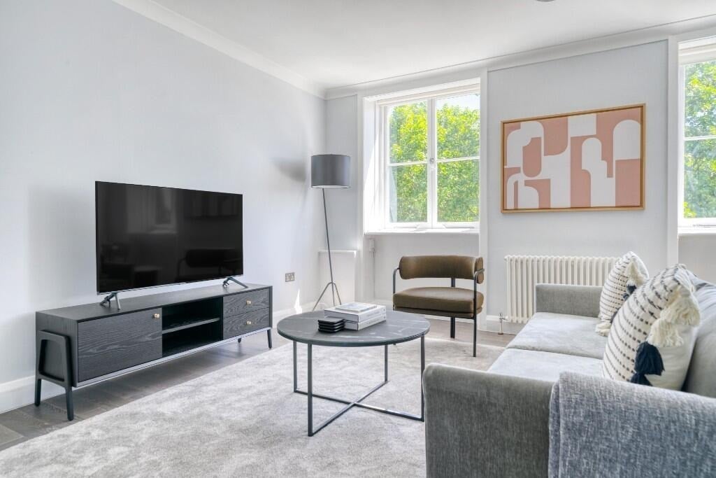 Flat Egerton Place in Greater London