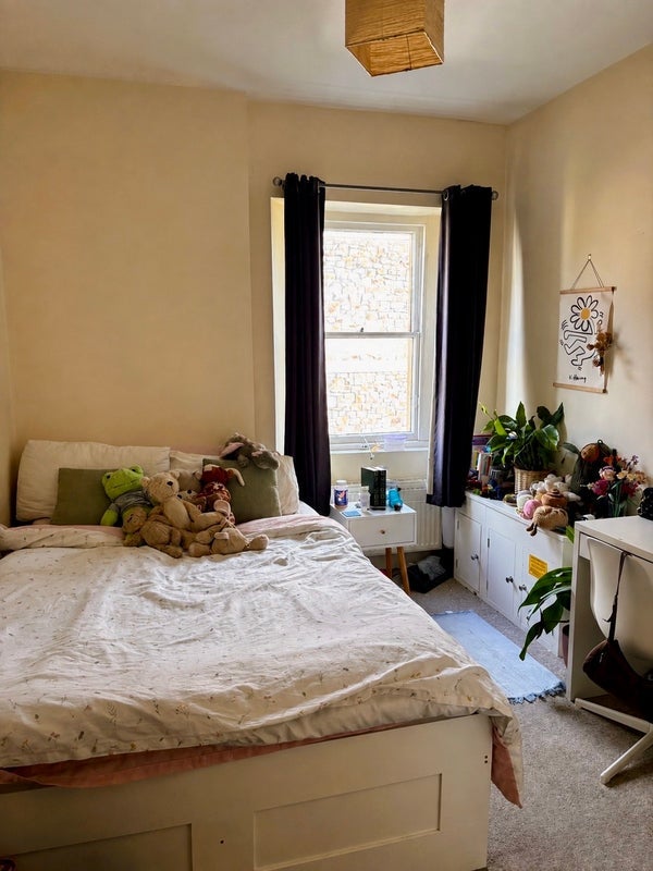Room Miles Road in Bristol