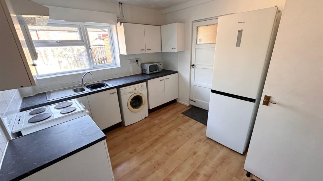 House New Peachey Lane in Greater London