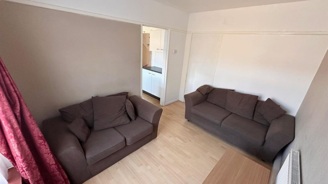 House New Peachey Lane in Greater London