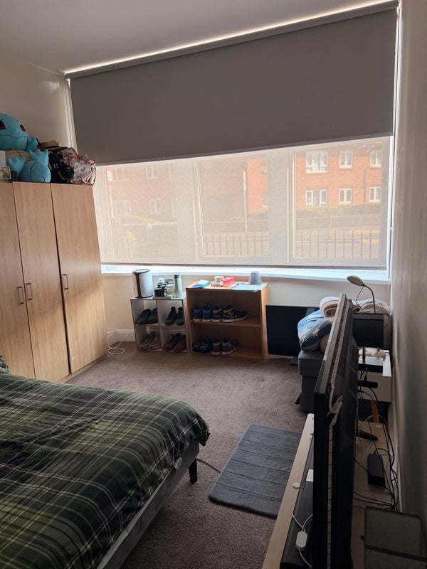 Room Haydons Road in Greater London
