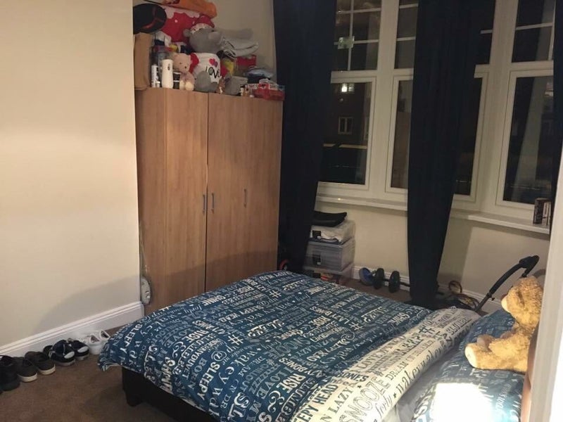 Room Haydons Road in Greater London