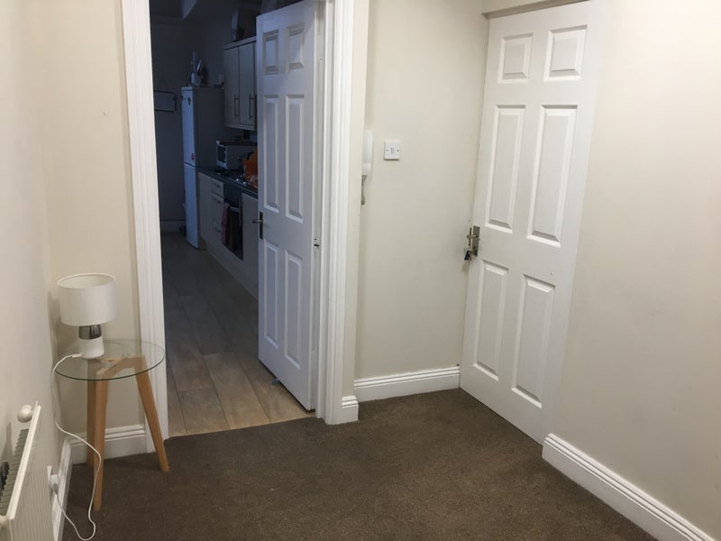 Room Haydons Road in Greater London
