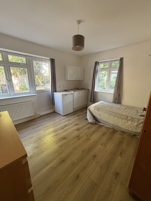 Room Waldorf Close in Greater London