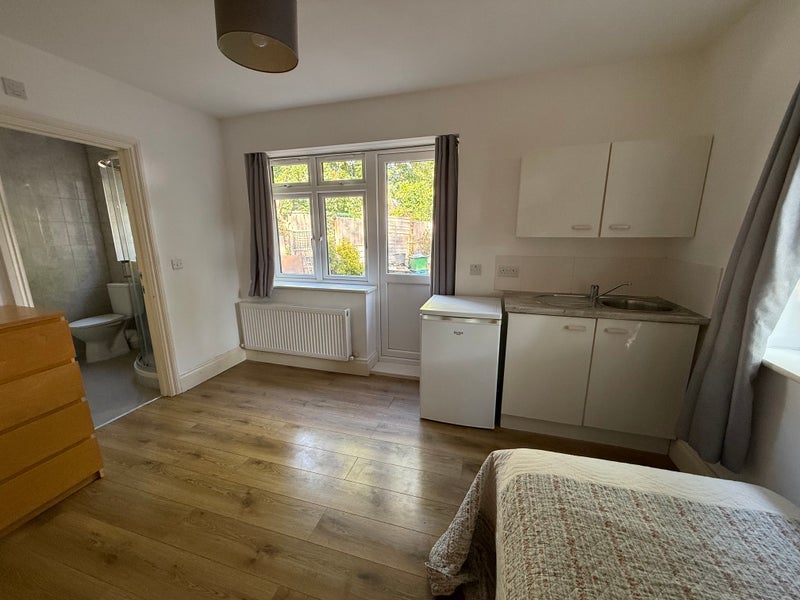 Room Waldorf Close in Greater London