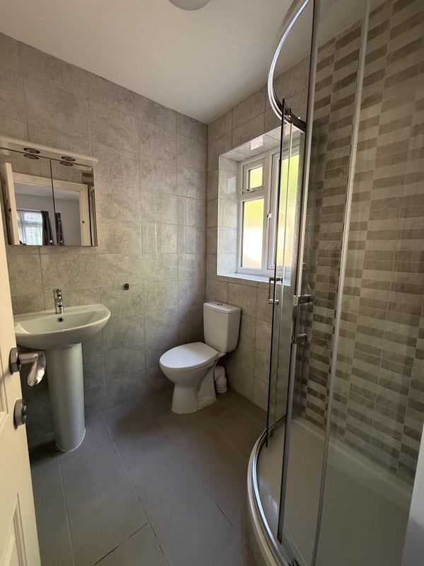 Room Waldorf Close in Greater London