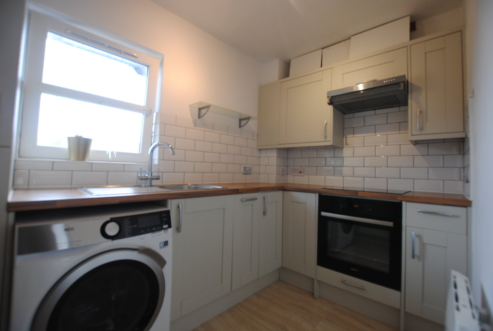 Flat Endwell Road in Greater London