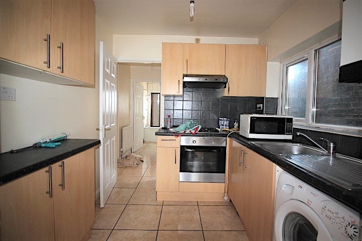 Flat Llanover Road in Greater London