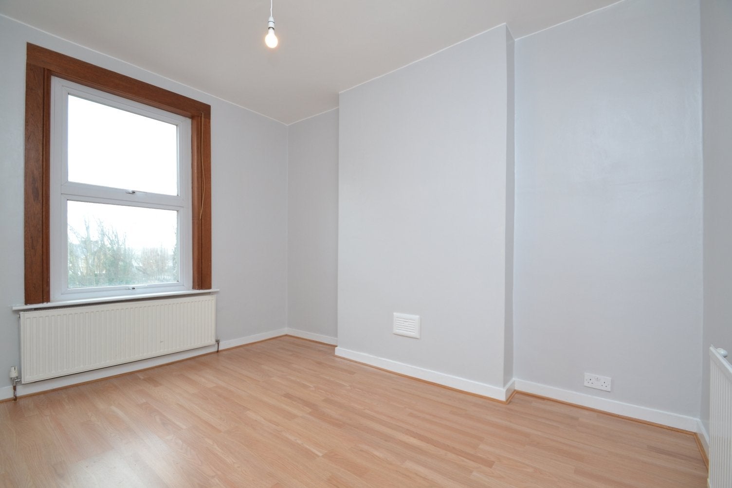 Flat Nightingale Grove in Greater London