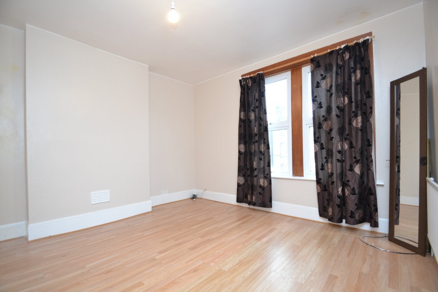 Flat Nightingale Grove in Greater London